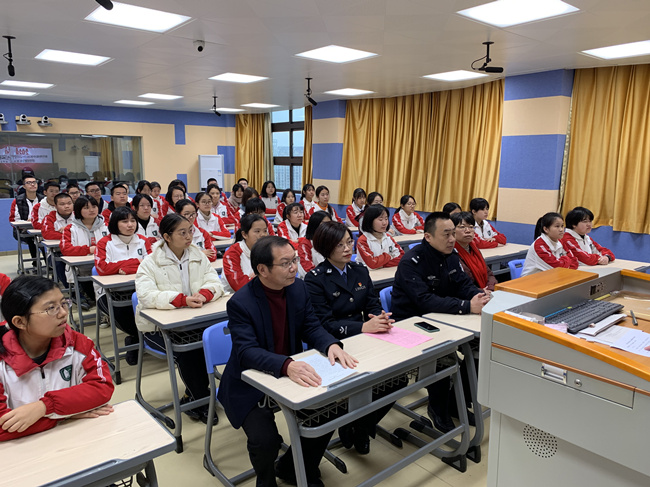 福州高級中學舉行2019-2020學年第一學期閉學式暨法制報告會