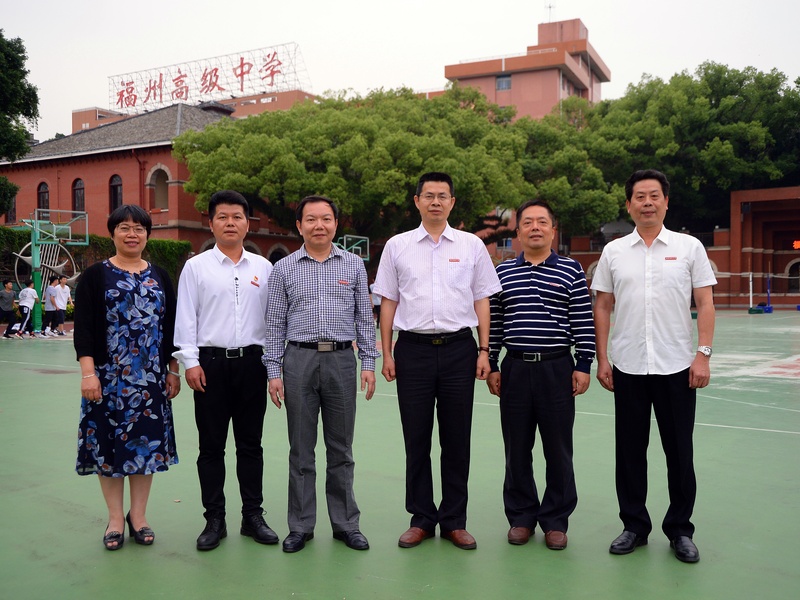 团结、求实、奋进的领导班子4:3比例.jpg