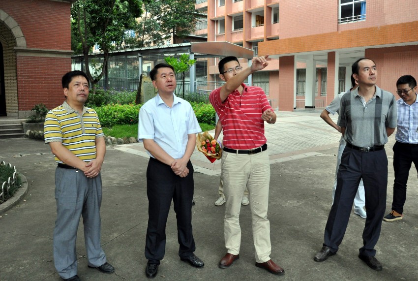 仓山区何杰民区长一行慰问我校名师骆志煌